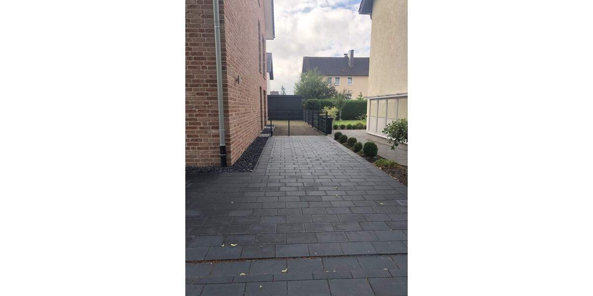 3-Zimmer-Erdgeschosswohnung mit Gartenanteil in Schloß NeuhausMastbruch, erst wenige Jahre alt 3 zimmer