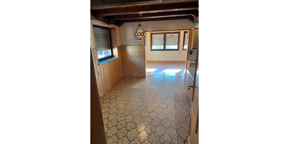 Einfamilienhaus Quierschied - 8 Zimmer, 180 m&sup2;, 240.000&euro; | Angebot:25273287