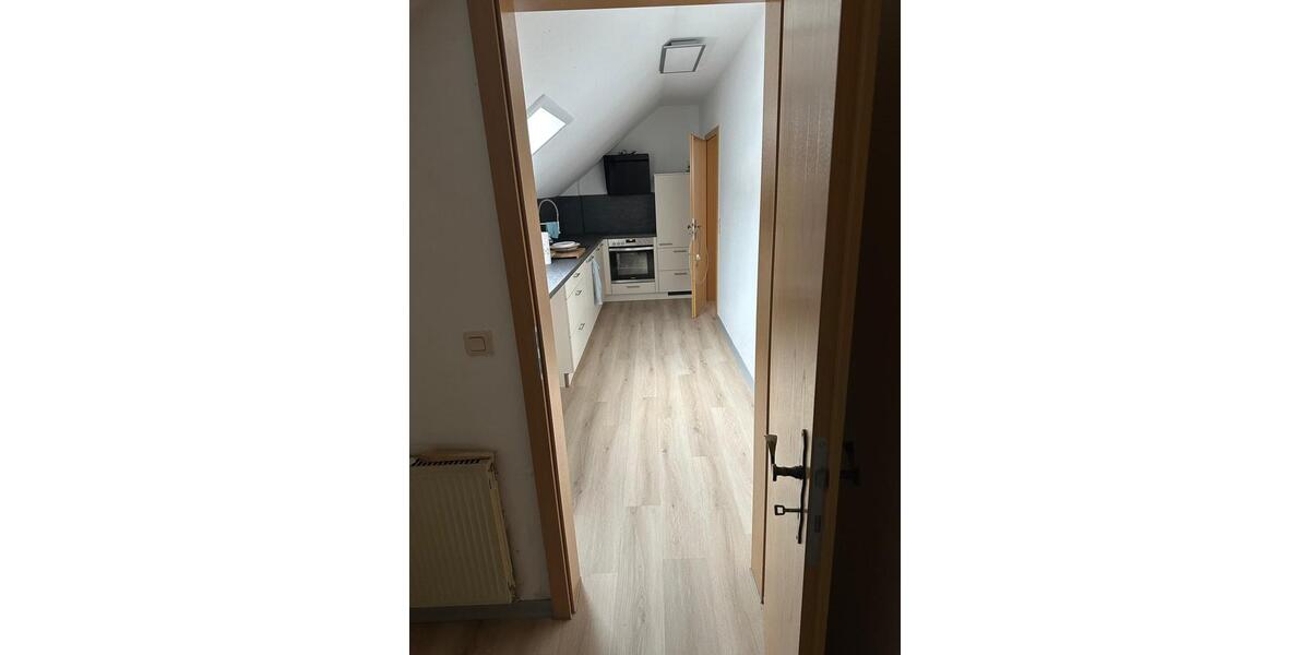 Neuwertige 3 Zi Wohnung, Küche, Bad, Loggia in Würdinghausen 3 zimmer