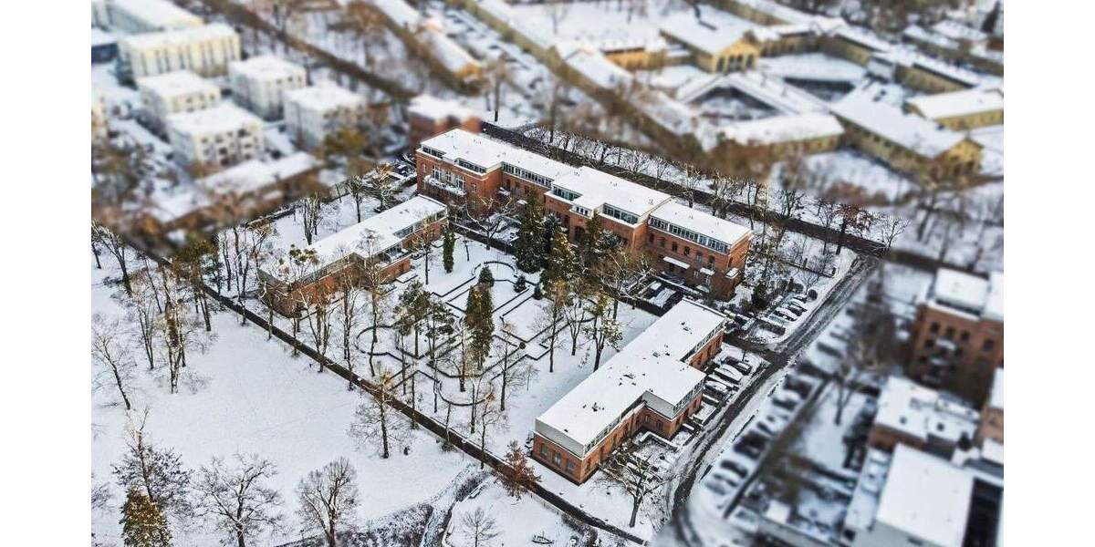 Vermietet: 1-Zimmer-Altbauwohnung (2004 kernsaniert) mit Balkon, Stellplatz und Denkmalschutz 1 zimmer