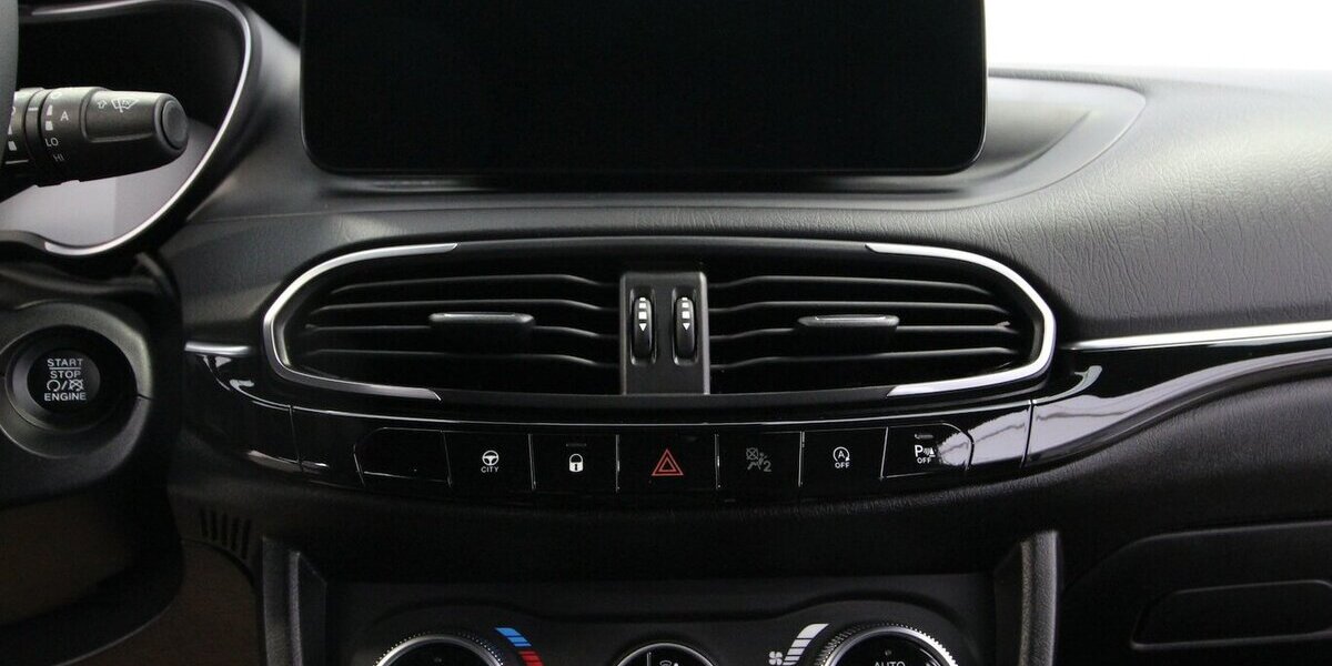 Fiat Tipo Hatchback City Sport KAMERA+AHK+LED+ALU18 28.429 km 15.900 &euro; Hagenow 19230