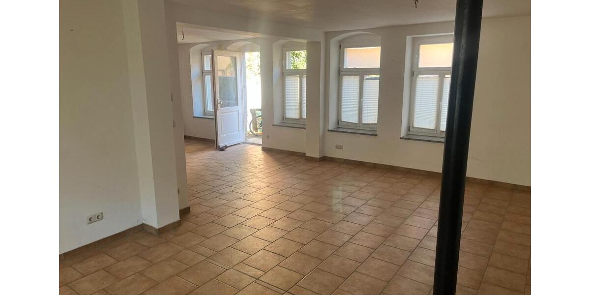 Erdgeschoßwohnung Pirna - 2 Zimmer, 105 m&sup2;, 600&euro; | Angebot:26279418