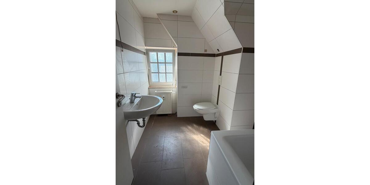 Dachgeschoßwohnung Cottbus - 3 Zimmer, 70 m&sup2;, 700&euro; | Angebot:26195690