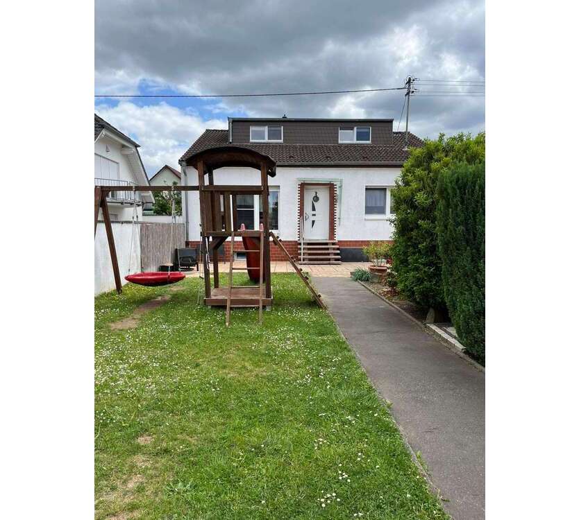Haus zum Mieten in Hattersheim am Main 2.050 € 158 m²