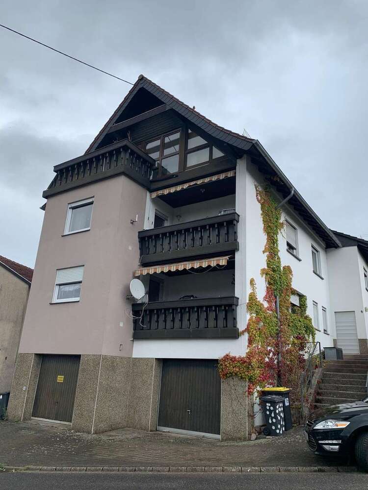 Haus zum Kaufen in Dörrenbach 320.000 € 240 m²