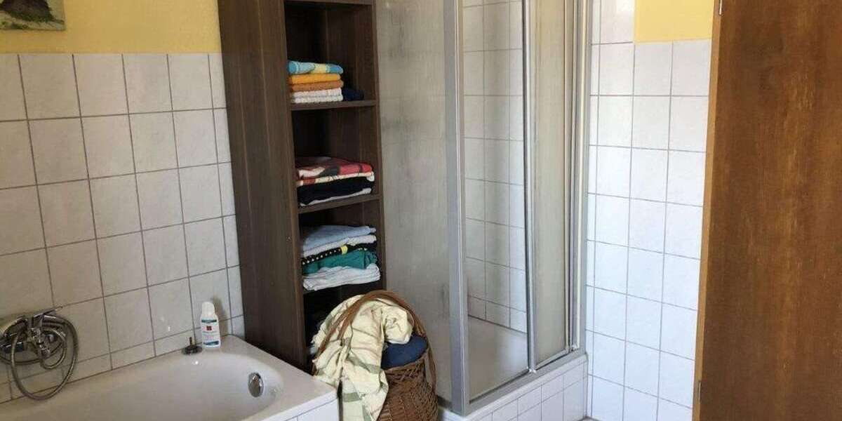 geräumige 3 Zi.-Wohnung inkl. Einbauküche in Pößnecker Stadtvilla 3 zimmer