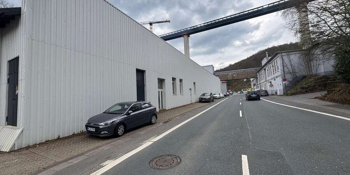 Halle in Lüdenscheid 1.100.000 € 2200 m² zimmer