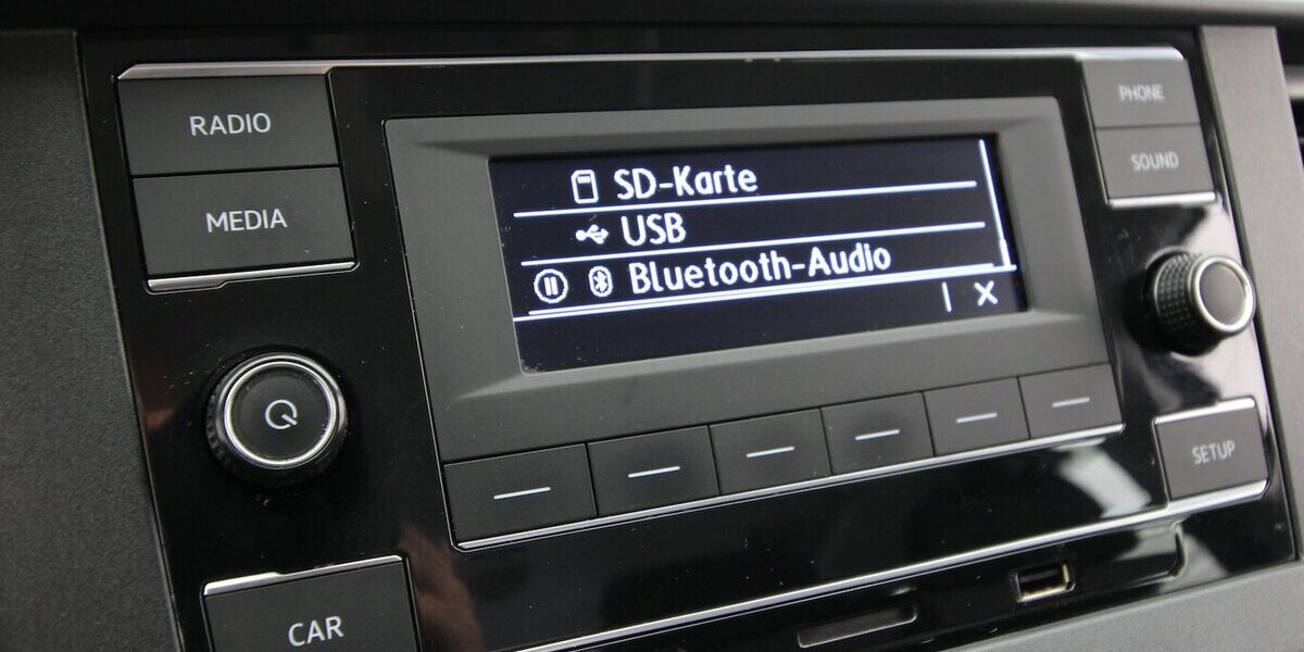 VW T6.1 Transporter Kombi lang 2.0 TDI 9-SITZER+AHK 161.457 km 27.900 &euro; Hagenow 19230