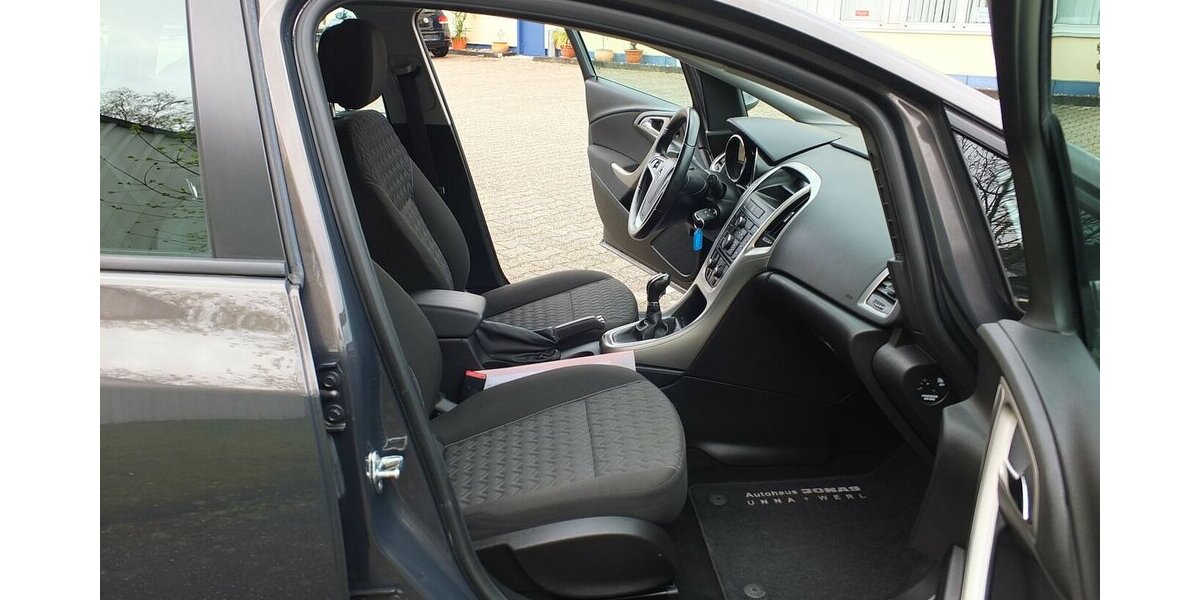 Opel Astra ACTIVE KLIMAANLAGE 17 ZOLL LMF TEMPOMAT 92.855 km 7.250 &euro; Köln 50858