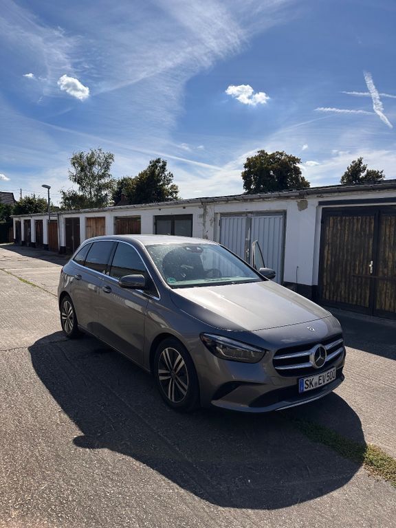 Mercedes-Benz B 180 30.500 km 26.600 € Braunsbedra 06242