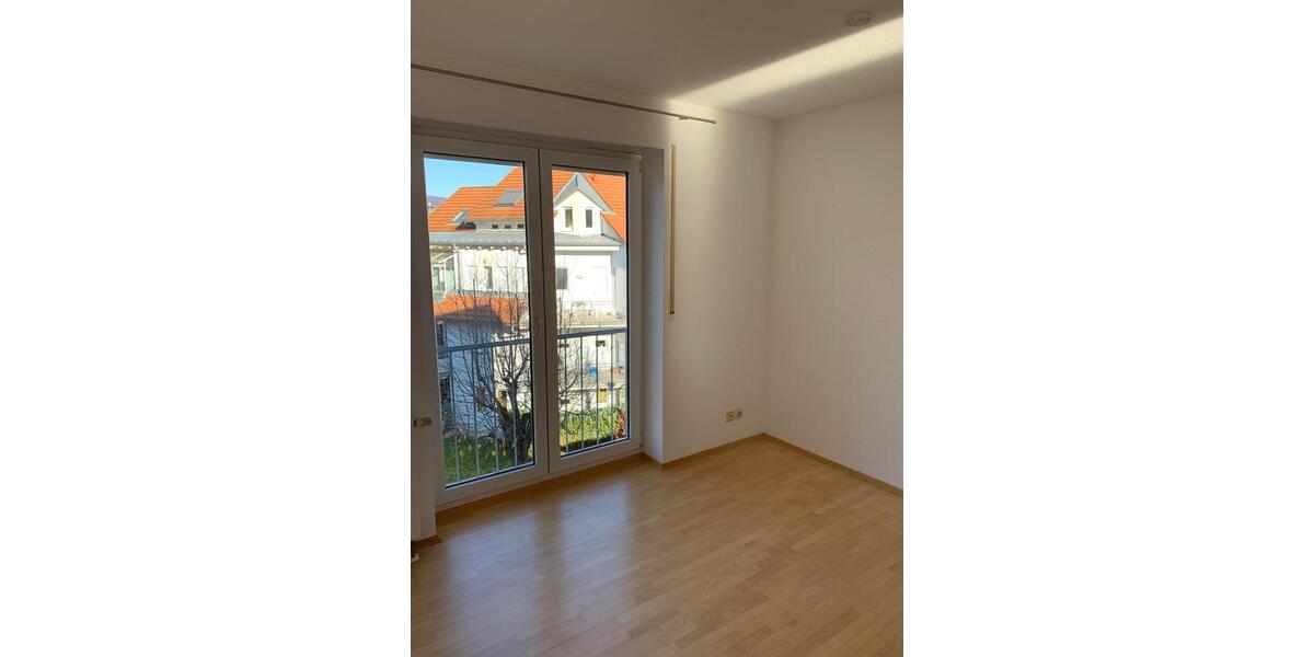 Attraktive 3 ZKB-Wohnung mit Balkon, Garage und Pkw-Stellplatz 3 zimmer