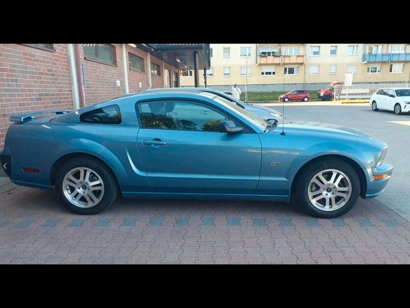 Ford Mustang 82.000 km 15.400 € Berlin 13088