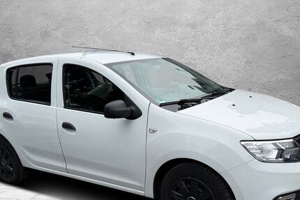 Dacia Sandero 181.000 km 3.800 &euro; Detmold 32758