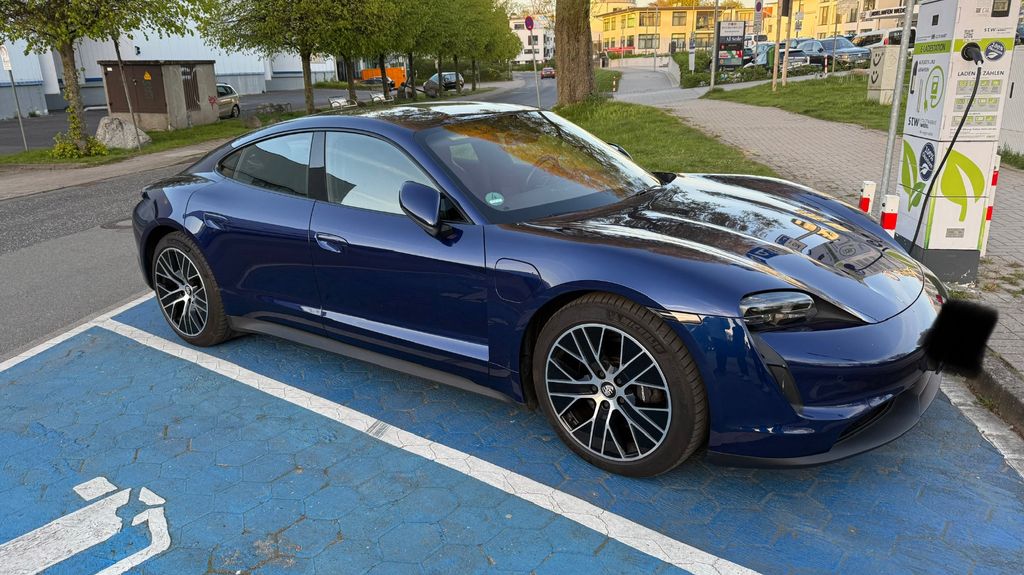 Porsche Taycan 64.100 km 59.900 &euro; Hamburg 22587