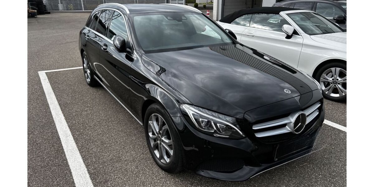 Mercedes-Benz 220 156.000 km 17.400 &euro; Steinen 79585