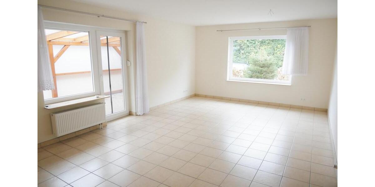 Bezugsfrei und sehr gepflegt : DHH mit Terrasse und Garage in Zentrumsnähe von Heide 3 zimmer