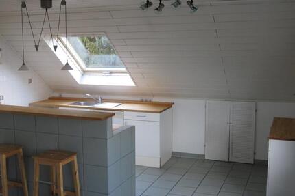 93qm Dachgeschoßwohnung in Troisdorf-Altenrath mit Carport 2.5 zimmer