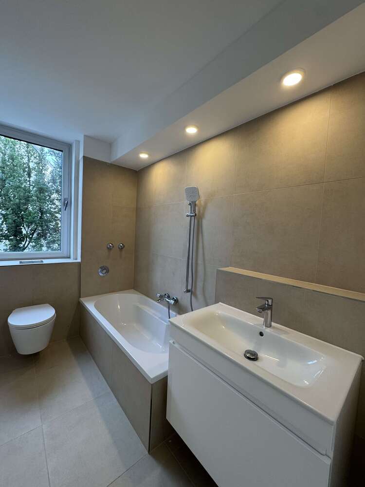 Wohnung zum Kaufen in Düsseldorf 380.000 € 93 m²