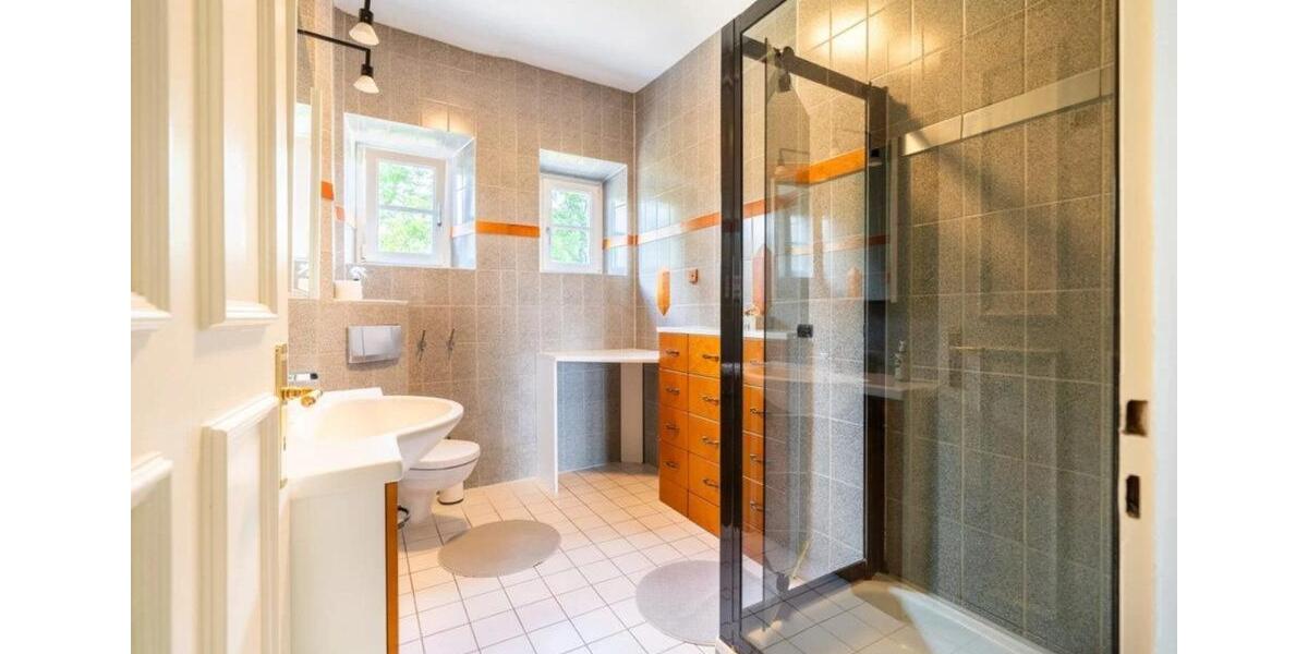 Villa Röfingen - 10 Zimmer, 336 m&sup2;, 998.000&euro; | Angebot:23556272