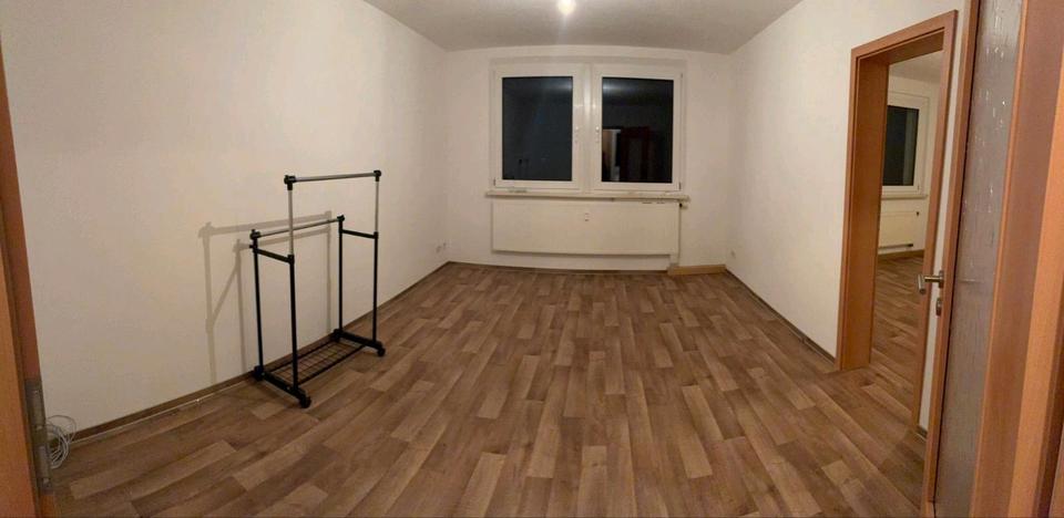 Erdgeschoßwohnung Crimmitschau - 2 Zimmer, 47 m&sup2;, 294&euro; | Angebot:26266998
