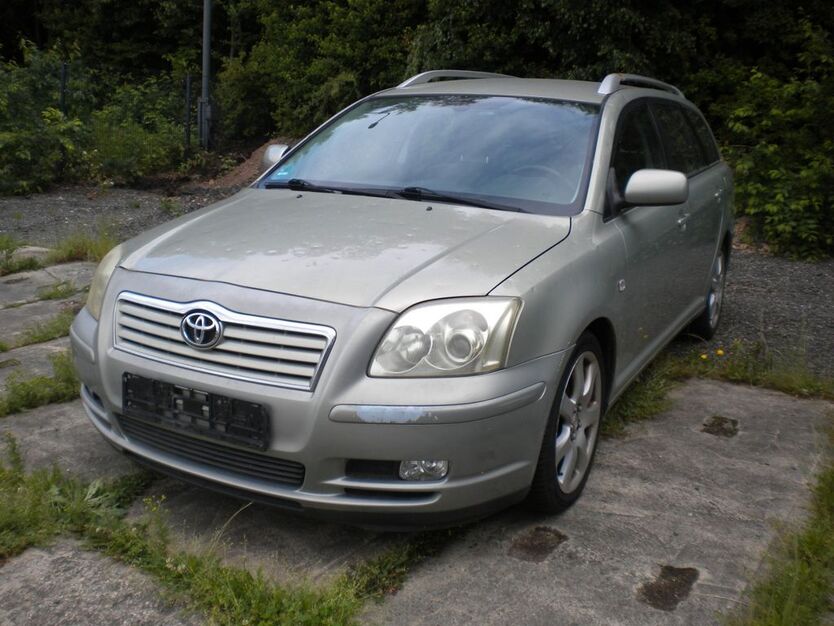 Toyota Avensis 175.000 km 999 € Hohenstein 09337