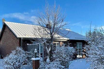 Freistehendes EFH barrierearm, zwei Bäder, Kaminofen, Indoor-Sauna, Terrasse, großer Garten 3 zimmer