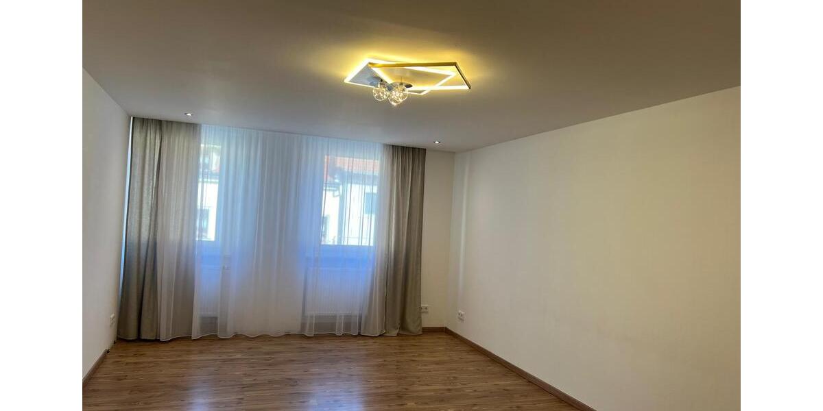Etagenwohnung Haßfurt - 8 Zimmer, 145 m&sup2;, 1.200&euro; | Angebot:26218045