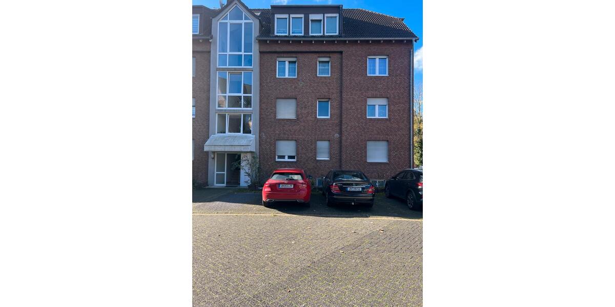 Eigentumswohnung 85 qm EG ( Privater Stellplatz ) 3 zimmer