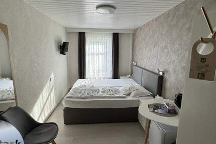 Stark! Wer will eine Pension in Adorf? 8 zimmer