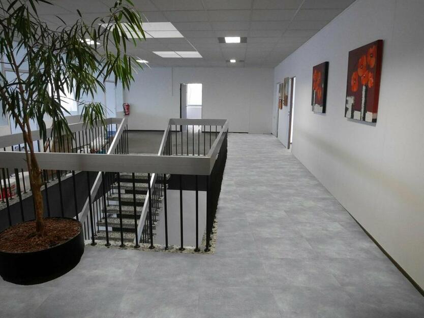Büro 36 qm - BüroflächenCoWorking - große Fenster, hell