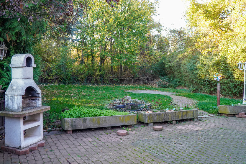 Gemütliches Einfamilienhaus mit Kamin, Doppelgarage und Erweiterungspotenzial 4 zimmer
