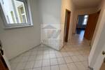 Schicke Etagenwohnung mit toller Einbauküche & PKW Stellplatz im Ostviertel!