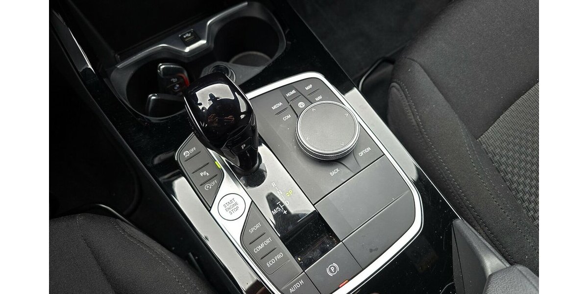 BMW 118i ADVANTAGE/VIRTUAL/NAVI//SITZHEIZUNG/1.HAND 28.344 km 24.900 &euro; Villingen-Schwenningen 78054