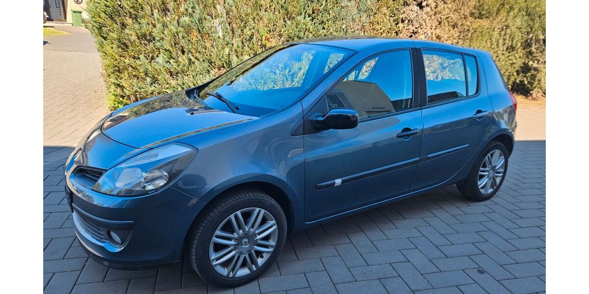 Renault Clio 77.000 km 3.300 &euro; Gummersbach 51647
