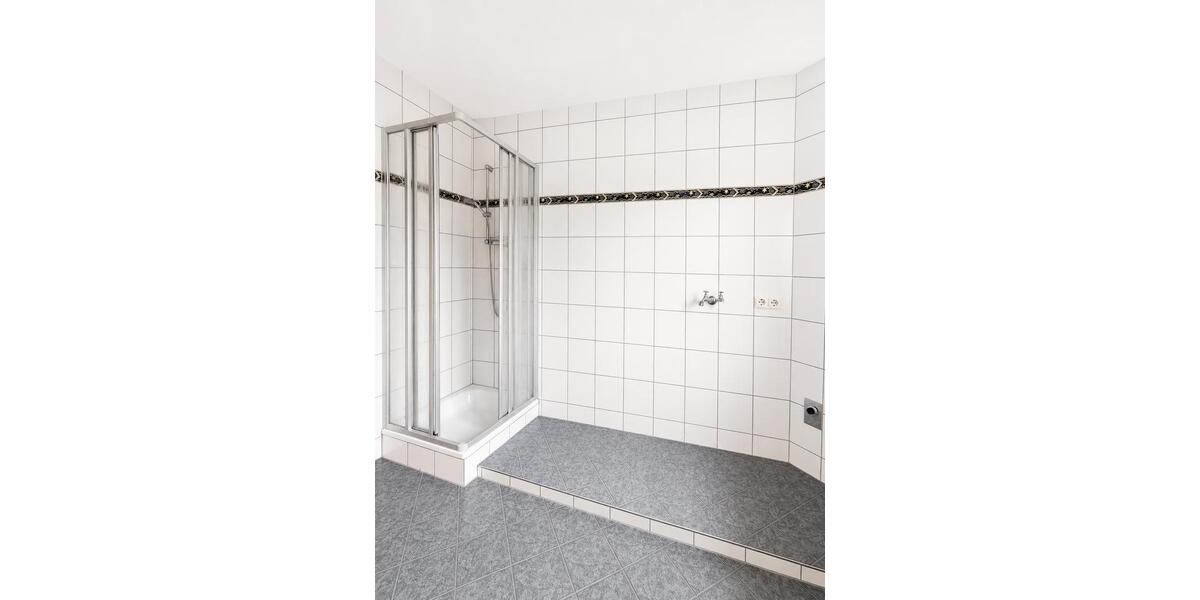 Etagenwohnung Kalbach - 7 Zimmer, 170 m&sup2;, 1.000&euro; | Angebot:26665471