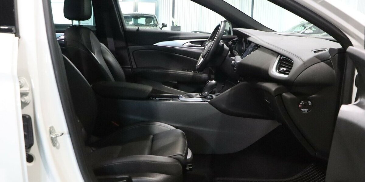 Opel Insignia 2.0 ST 4x4 OPC-LINE GSI WHITE / VC+HUD 140.000 km 18.555 &euro; Hamm 59077