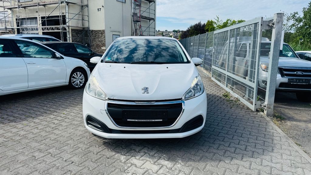 Peugeot 208 144.000 km 4.200 &euro; Büdingen 63654