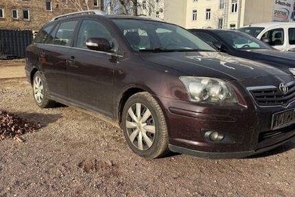 Toyota Avensis 195.000 km 1.699 &euro; Halle 06118