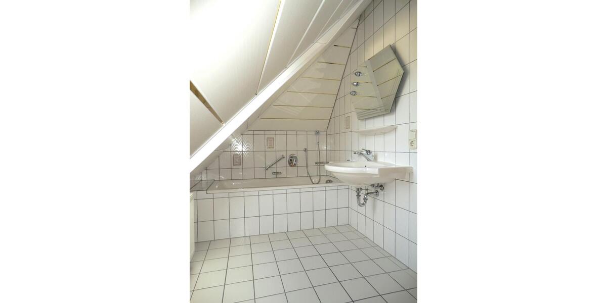 Dachgeschoßwohnung Friesenheim - 2.5 Zimmer, 71 m&sup2;, 600&euro; | Angebot:26366168