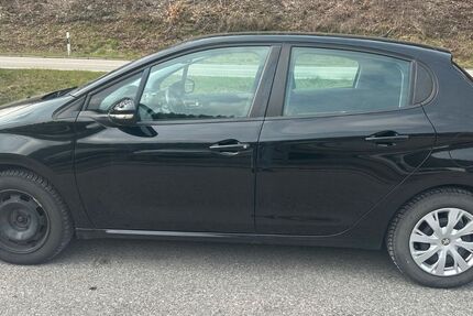 Peugeot 208 102.000 km 4.189 &euro; Altensteig 72213