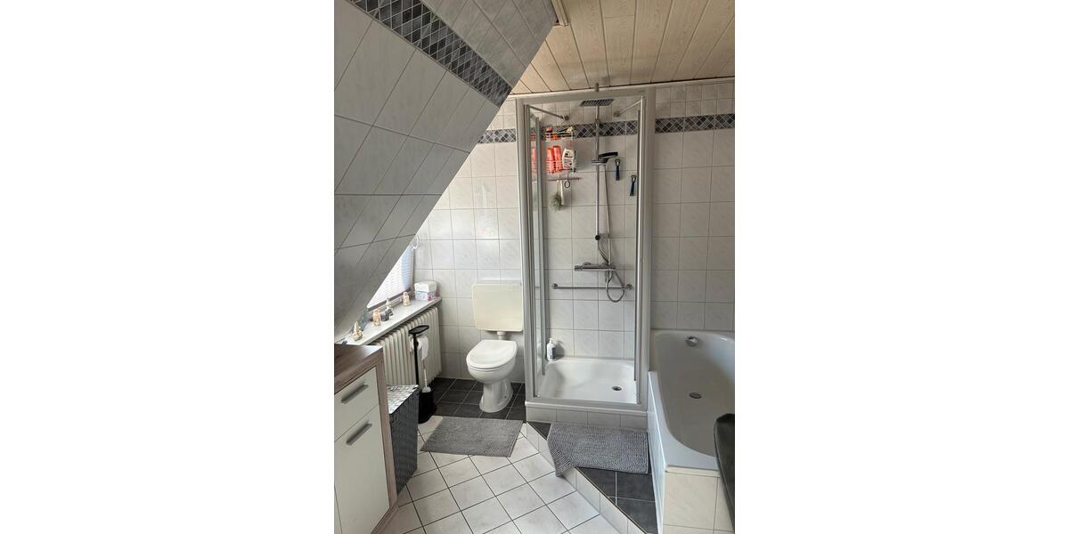 Dachgeschoßwohnung Bremerhaven Schiffdorferdamm - 3 Zimmer, 96 m&sup2;, 195.000&euro; | Angebot:25580552