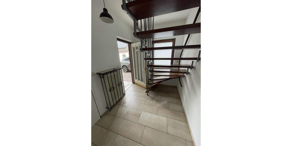 Selbst bewohnen oder vermieten: Zweifamilienhaus in ruhiger Siedlungslage 9 zimmer