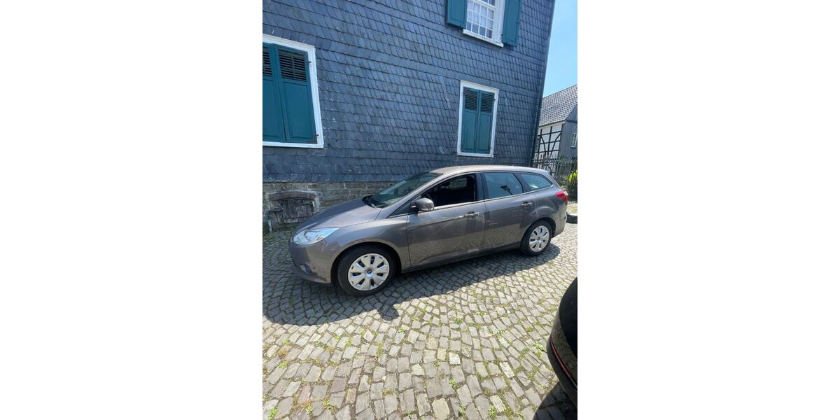 Ford Focus 95.688 km 4.890 &euro; Hückeswagen 42499