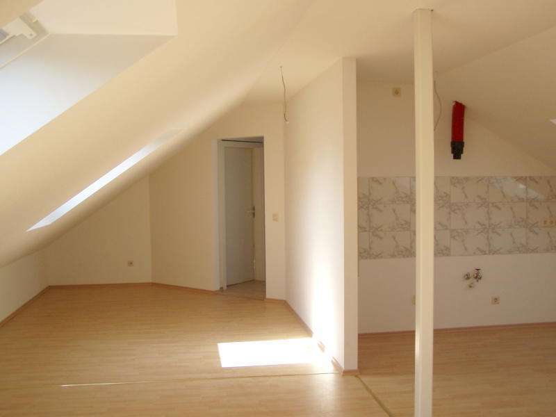 ObjNr:16134 - Traumwohnung in einem Dreifamilienhaus mit einem Tageslichtbad und Stellplatz 2.5 zimmer