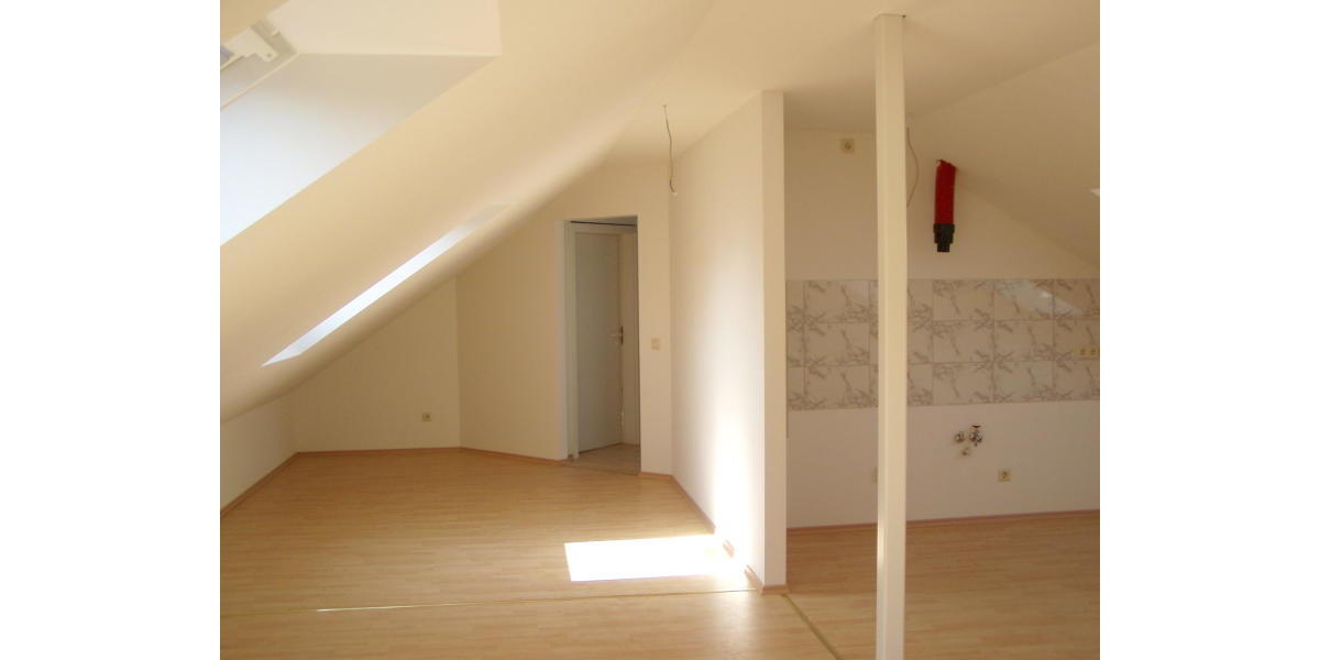 ObjNr:16134 - Traumwohnung in einem Dreifamilienhaus mit einem Tageslichtbad und Stellplatz - Etagenwohnung Beindersheim | Angebot:19813597