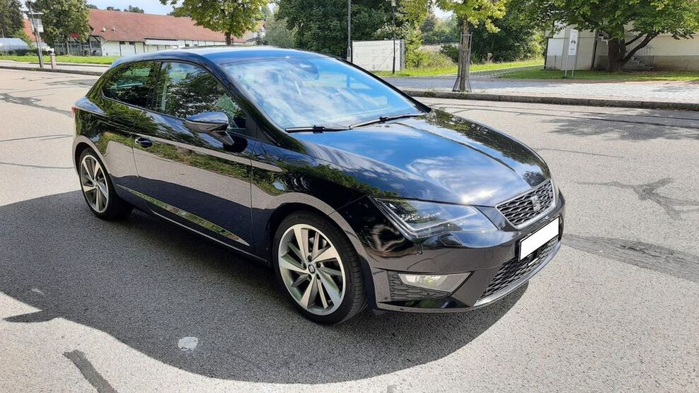 Seat Leon 144.000 km 12.100 € Langenbach 85416