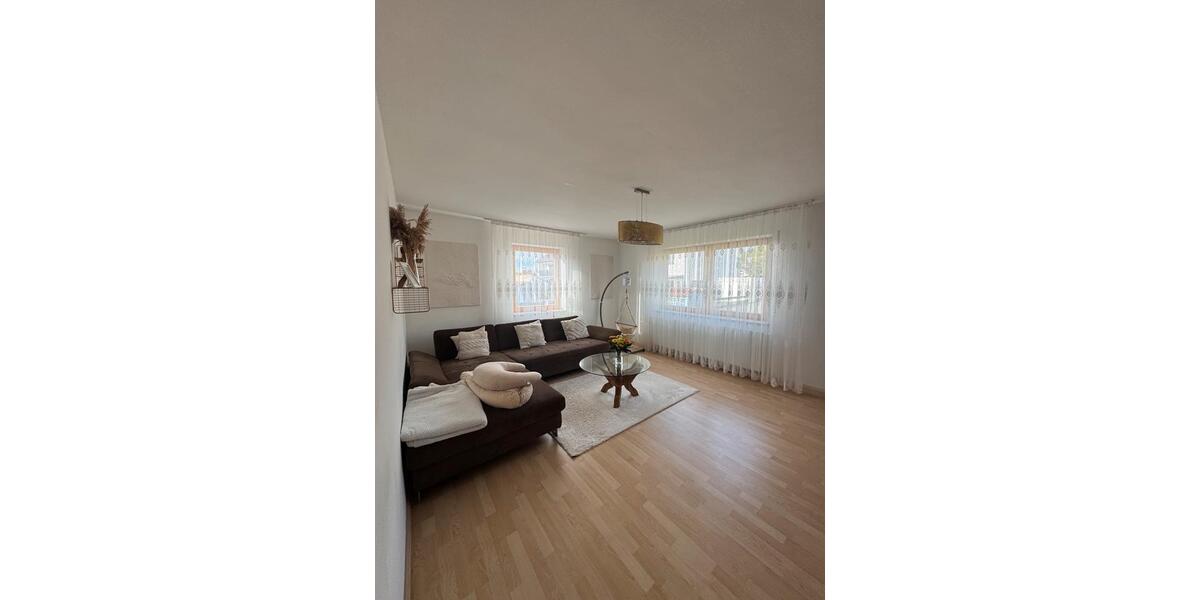 Etagenwohnung Neumarkt in der Oberpfalz Altenhof - 3 Zimmer, 106 m&sup2;, 1.200&euro; | Angebot:26327154