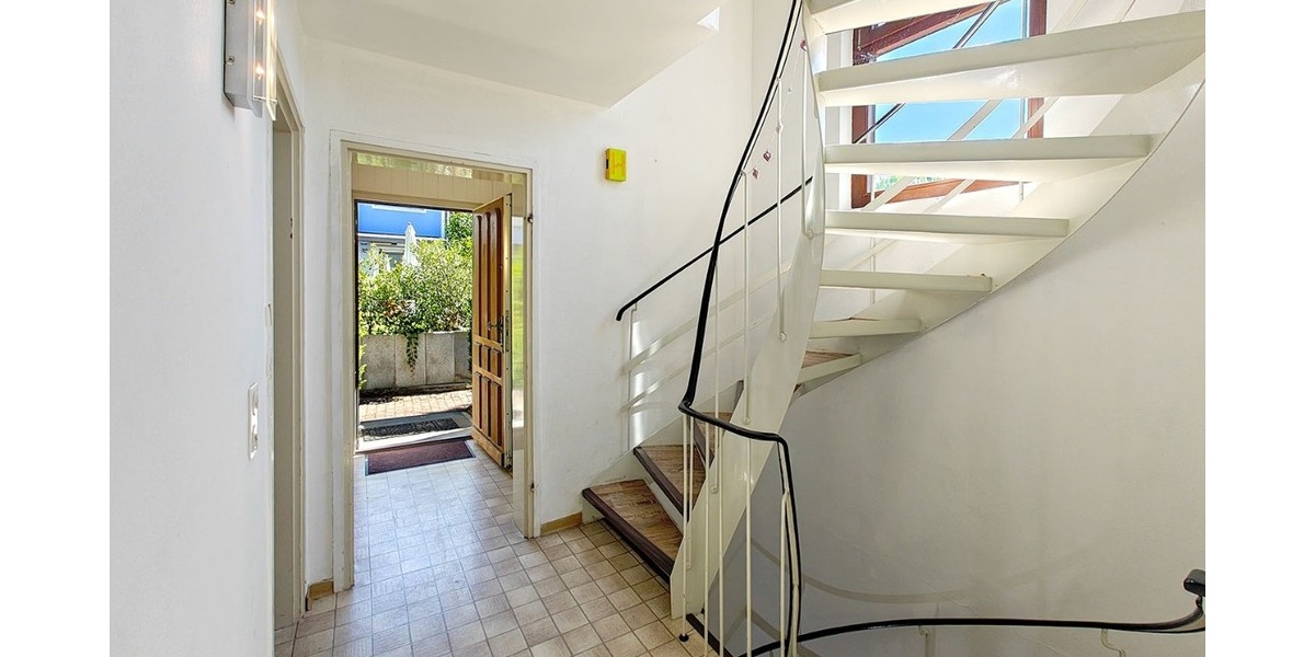 Reihenendhaus mit PKW Stellplatz in Orschel-Hagen - Reihenendhaus Reutlingen Orschel-Hagen | Angebot:27130740