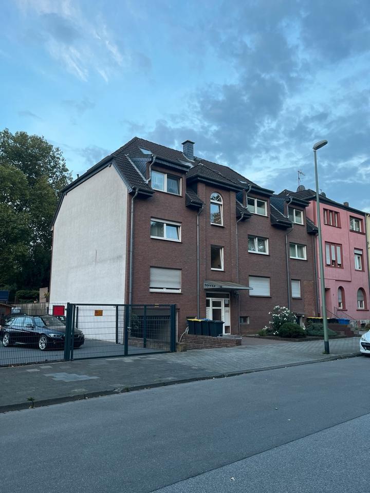 Mehrfamilienhaus( 7 Wohneinheiten+ 1 Büroeinheit + Tiefgarage