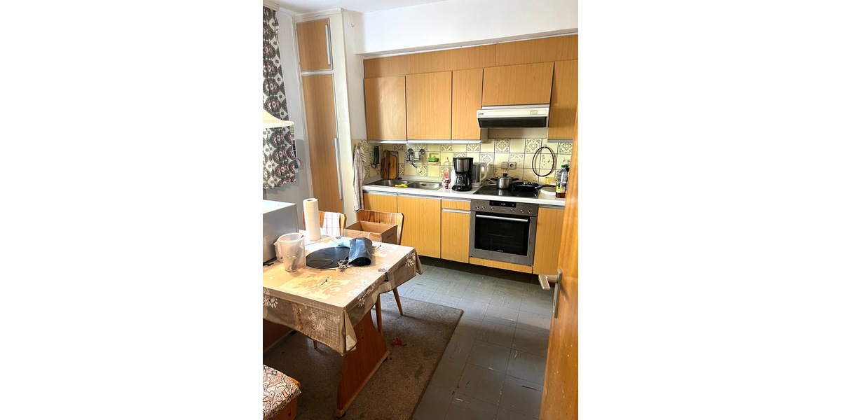 DUS, 4Zi. RMH, 110m² Wfl., 215m² Grd., Terr., Garten, Keller, Grg. 4 zimmer